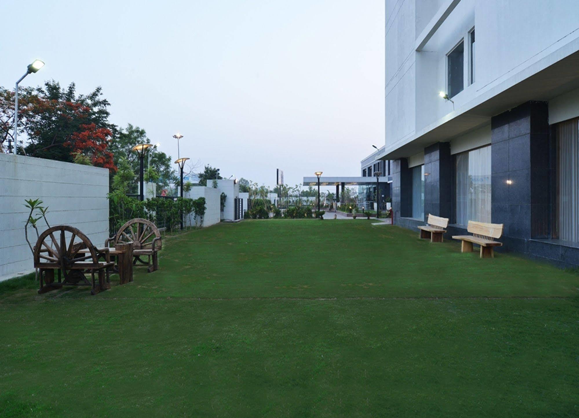Red Fox By Lemon Tree Hotels, Bhiwadi Eksteriør bilde